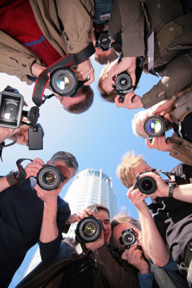 Gruppe von Journalisten, die fotografiert